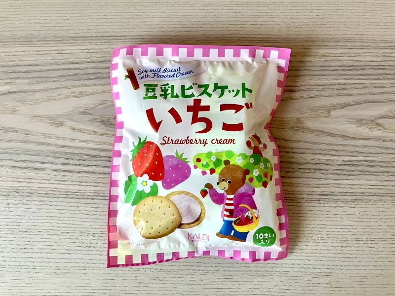 カルディ 豆乳ビスケット いちごクリーム パッケージ表面