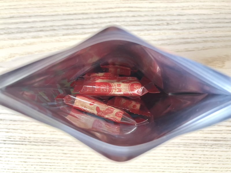 パッケージを開けて中の個包装が見えている様子