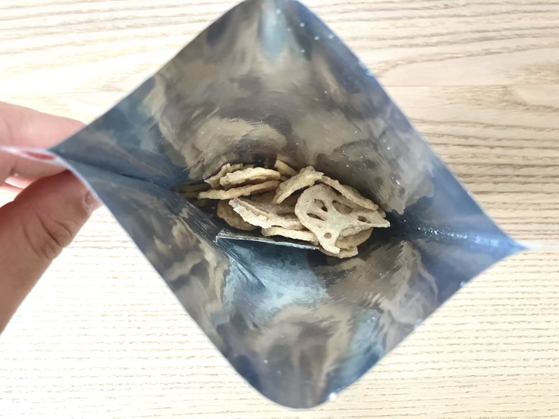 れんこんチップス フレンチサラダ味 を開封した時の様子