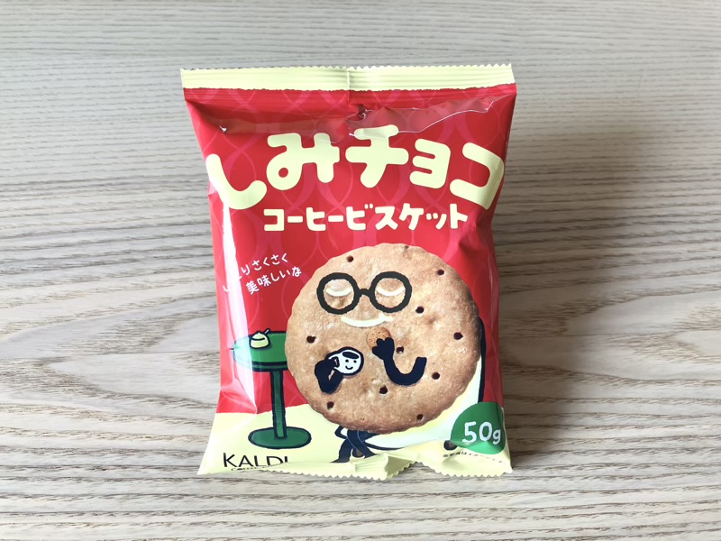 ビスケットのキャラクターが描かれたコーヒー味のしみチョコパッケージ