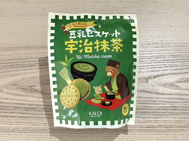カルディ 豆乳ビスケット 宇治抹茶クリームのパッケージ表面