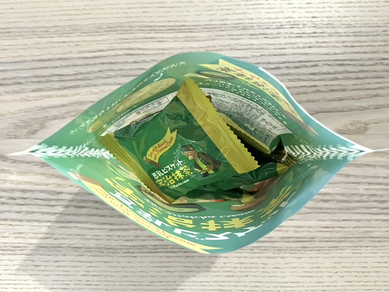 外袋を開けて個包装の小袋が入っている様子