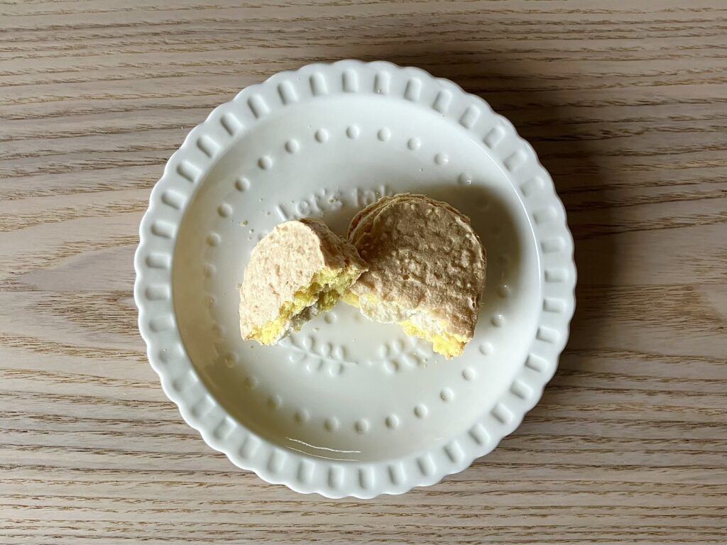 カルディ レモンダックワーズ 断面 レモンクリーム