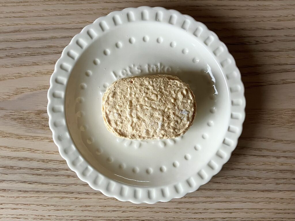 カルディ レモンダックワーズ お皿に盛り付け