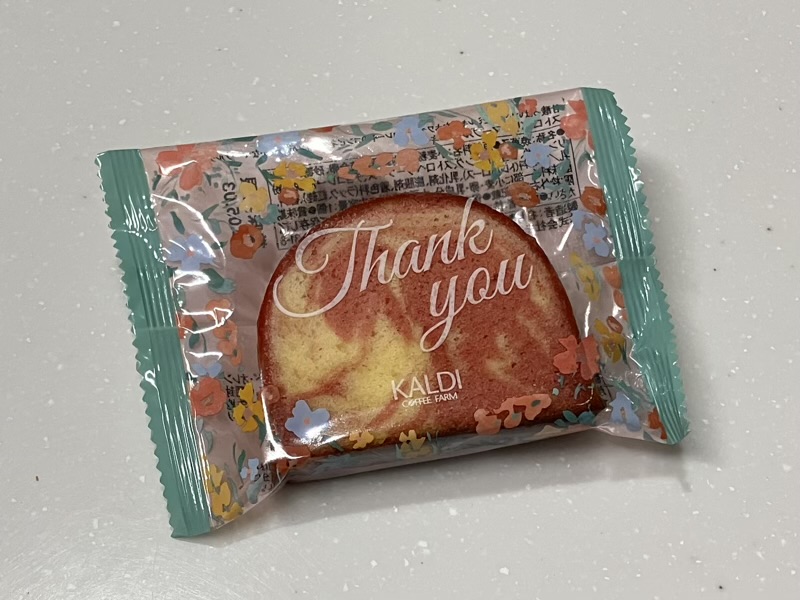 カルディ ストロベリーマーブルケーキ 前面パッケージ 178円 焼き菓子