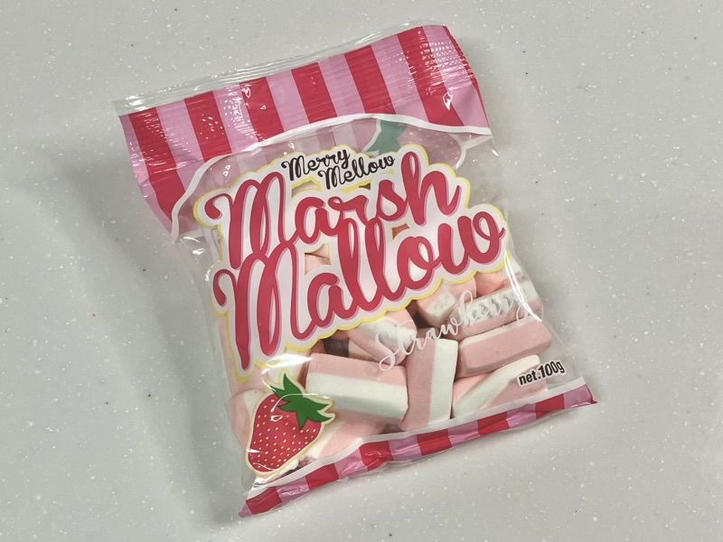 カルディで購入したメリーメロー ストロベリーマシュマロのパッケージ表面