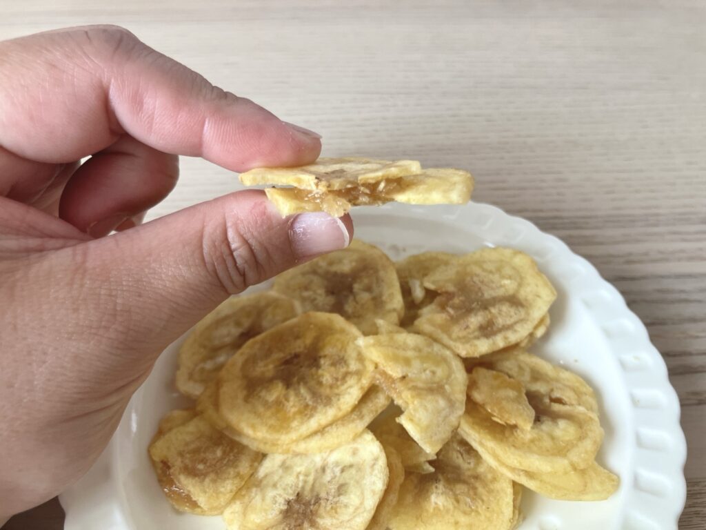 カルディ バナナチップスサンド 断面