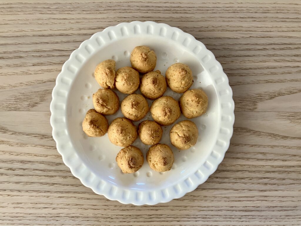 カルディ クロッカン レモンをお皿に盛り付けた様子