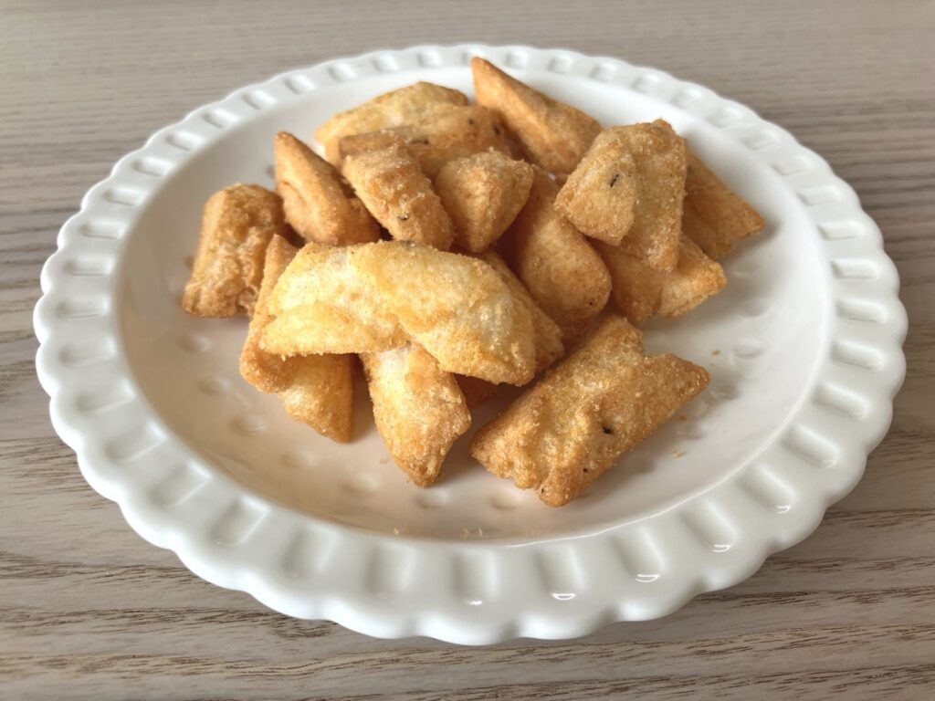 お皿に盛ったホッカ キムチビーバー(斜めから)