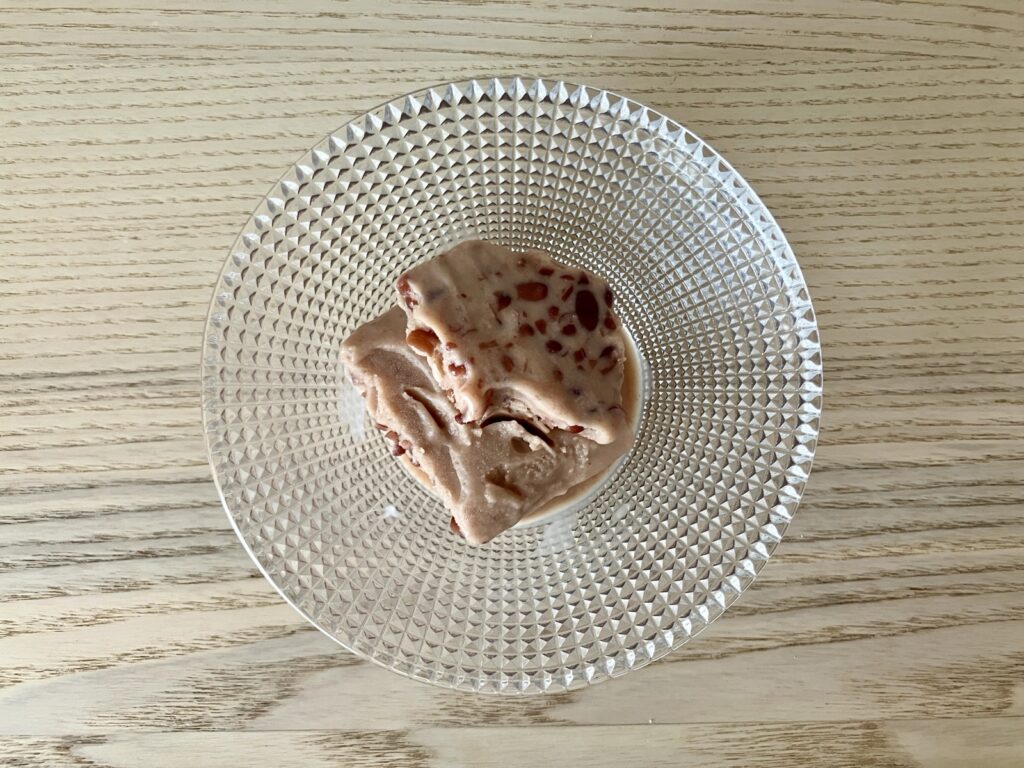 スプーンで掬った凍らせておいしい みるく金時