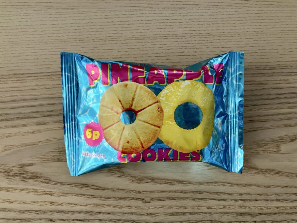 カルディ パイナップルクッキーのパッケージ正面