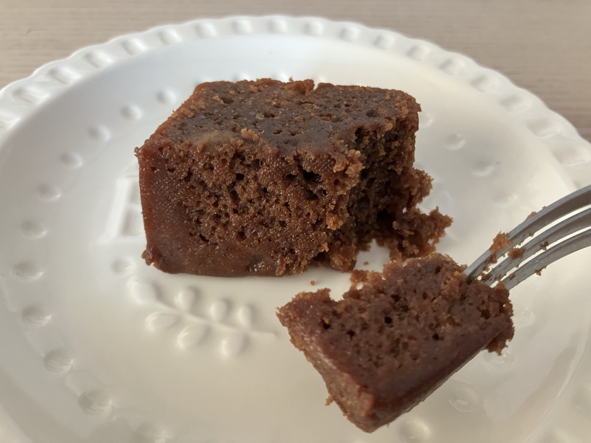 カルディ チョコバナナケーキ フォークでひと口