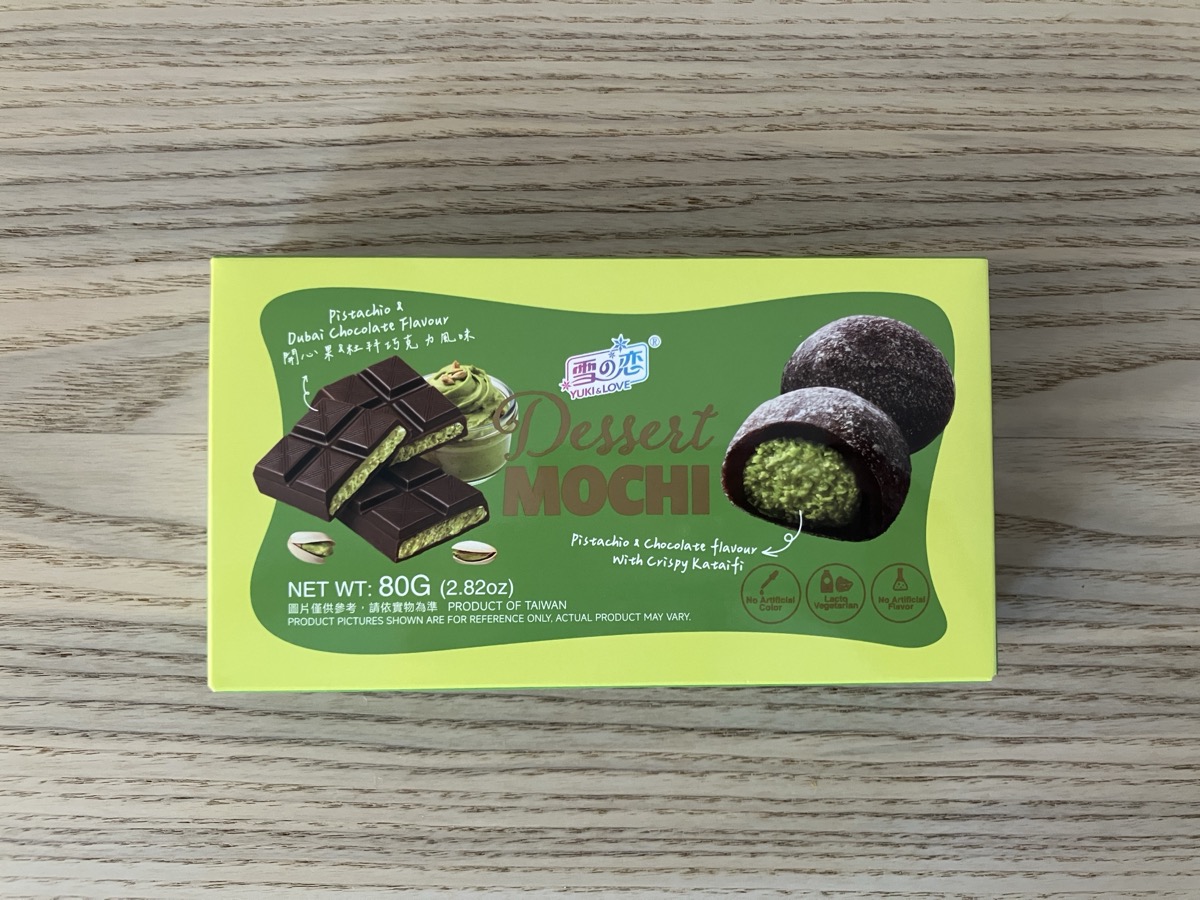 カルディ 雪の恋ドバイチョコもち パッケージ表面