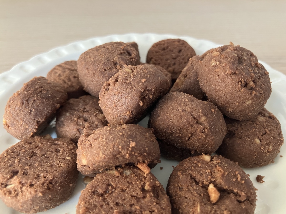 カルディ フラ印マカダミアナッツチョコクッキー クローズアップ