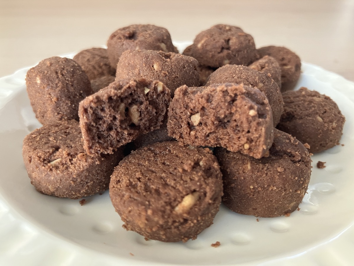 カルディ フラ印マカダミアナッツチョコクッキー 断面