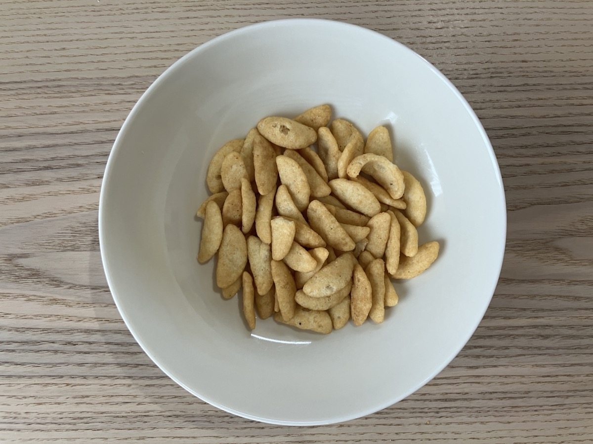 カルディ 柿の種アゲアゲ チョレギサラダ風 お皿の全体像