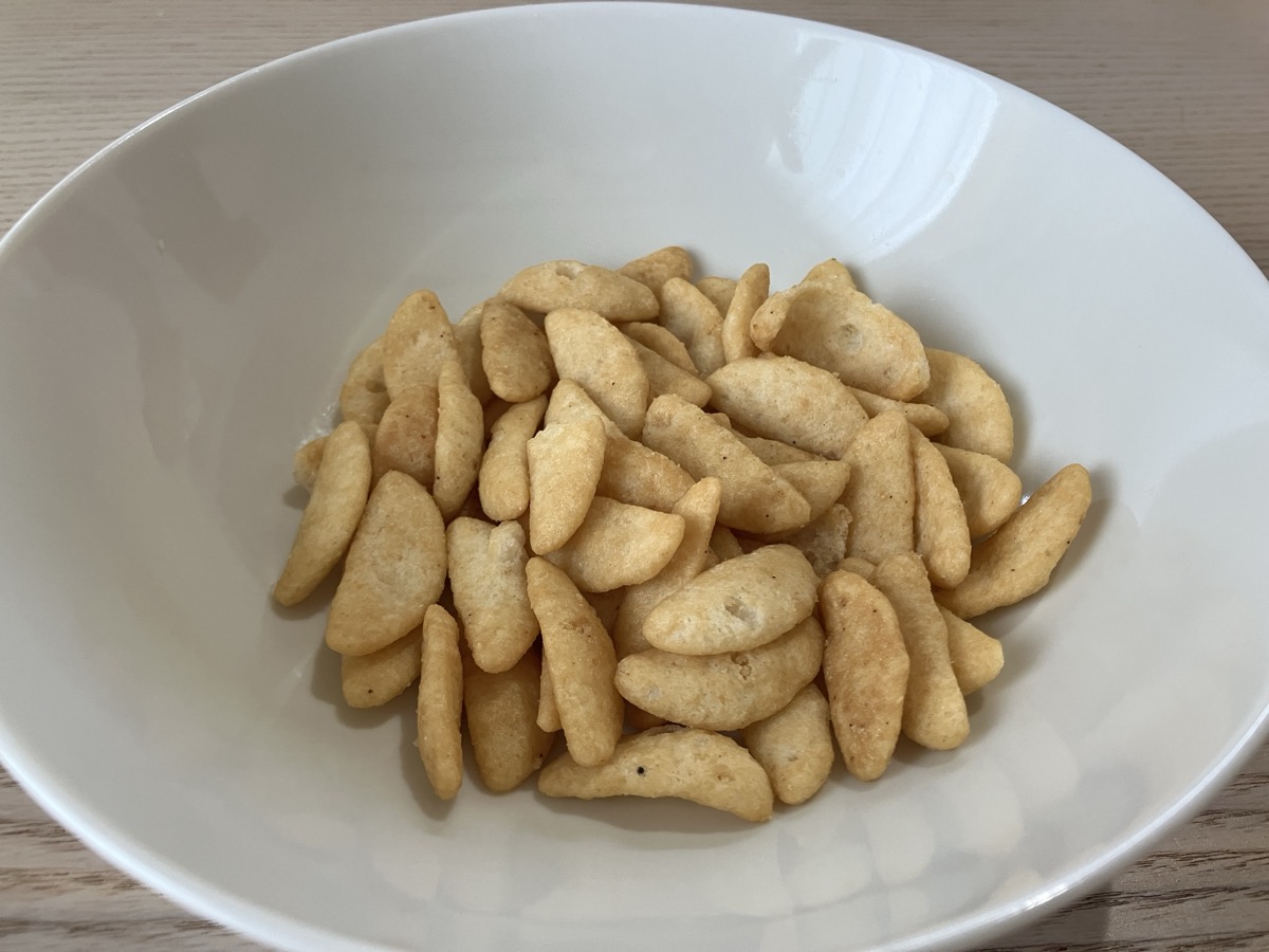 カルディ 柿の種アゲアゲ チョレギサラダ風 お皿・アップ