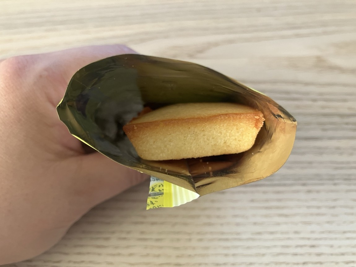 レモンフィナンシェを開封した様子