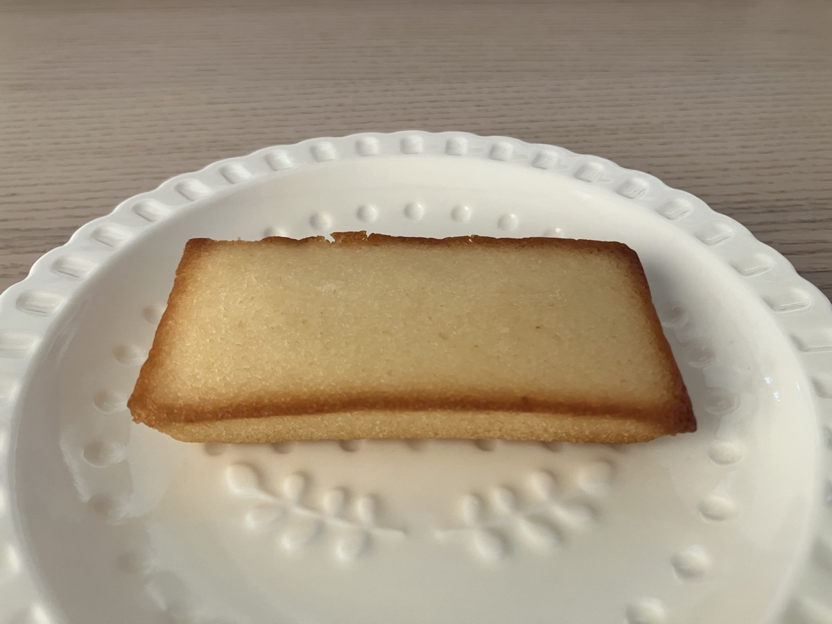 レモンフィナンシェを横から見た様子