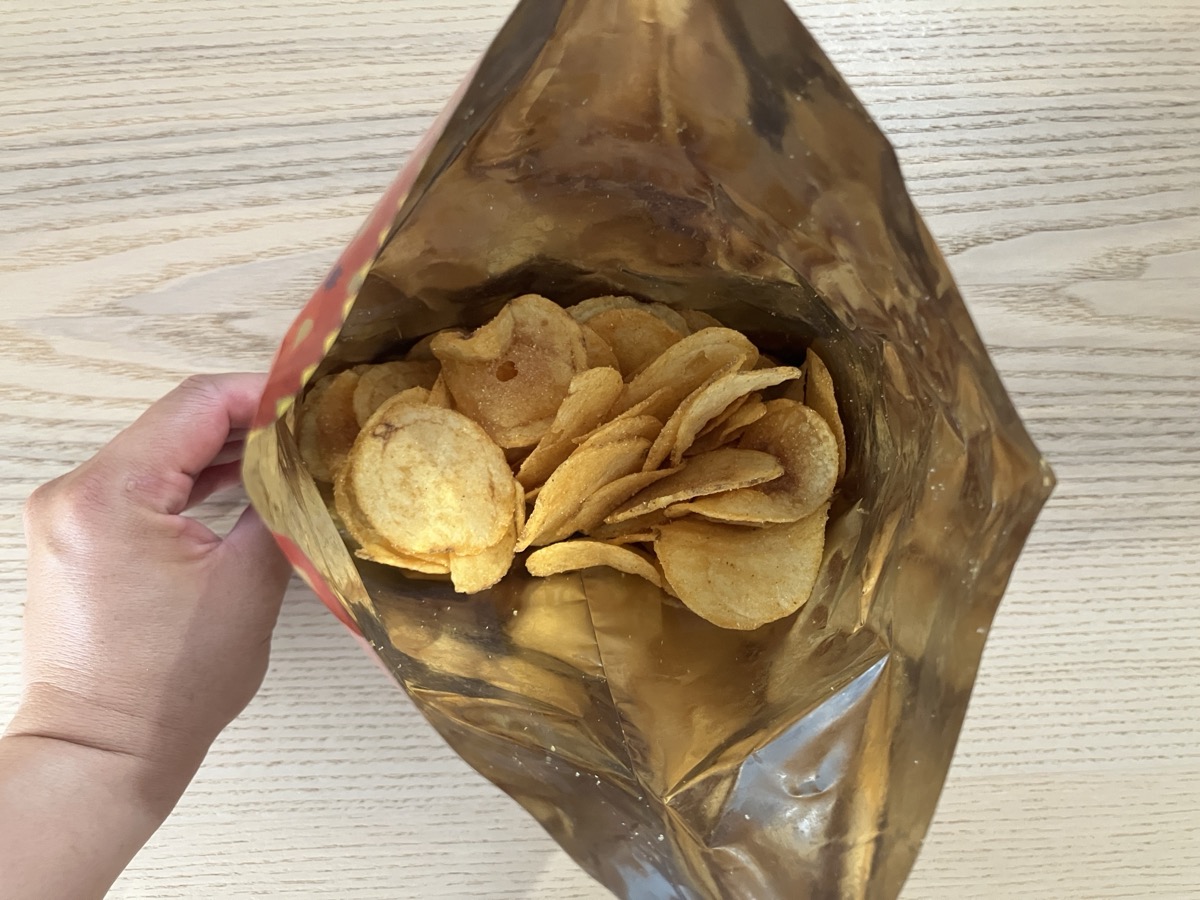 カルディ サテトムポテトチップス 開封・中身の様子