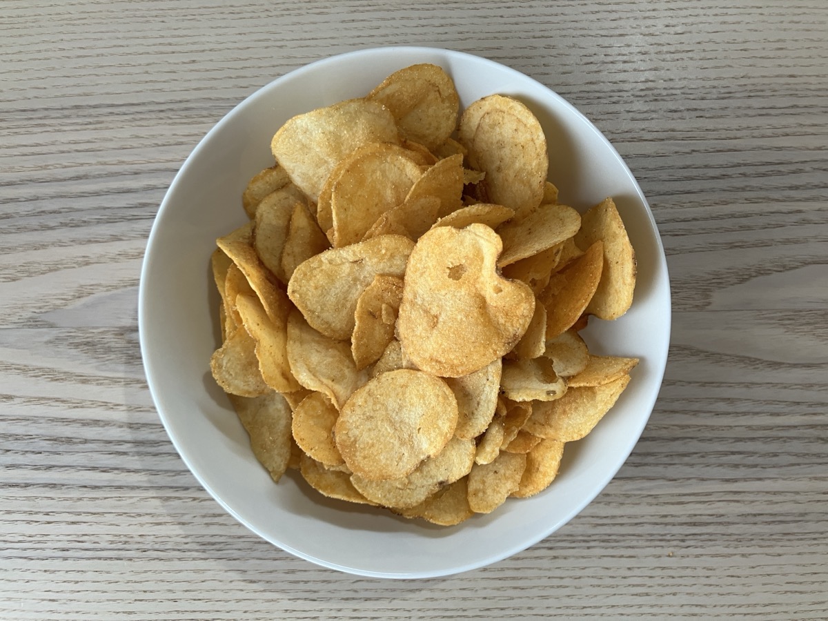 カルディ サテトムポテトチップス お皿の全体像
