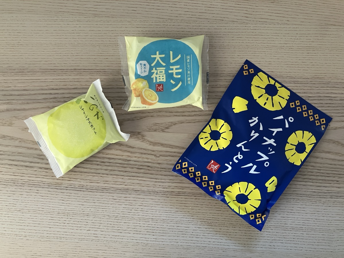 カルディ 果物風味スイーツ3種 パッケージ表面の集合写真
