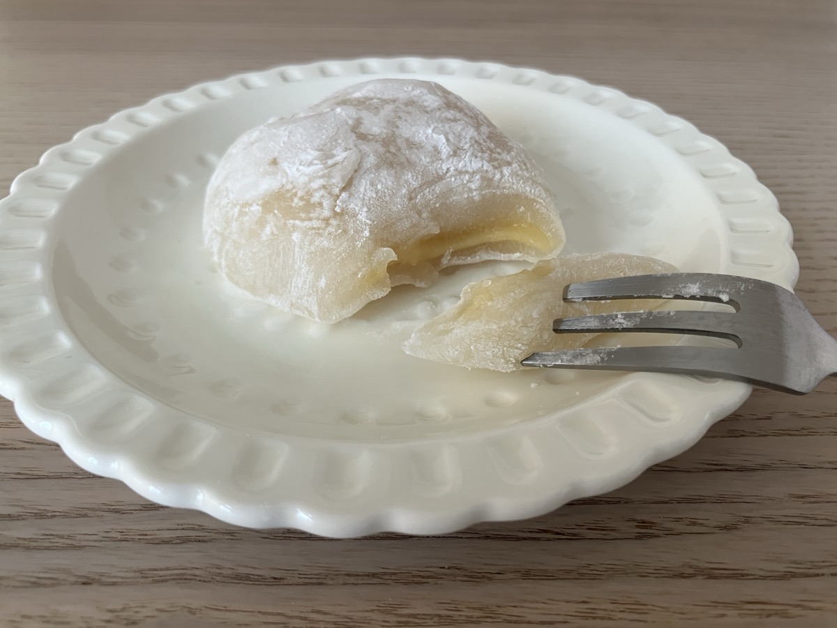 カルディ もへじ レモン大福 断面を近くから見た様子