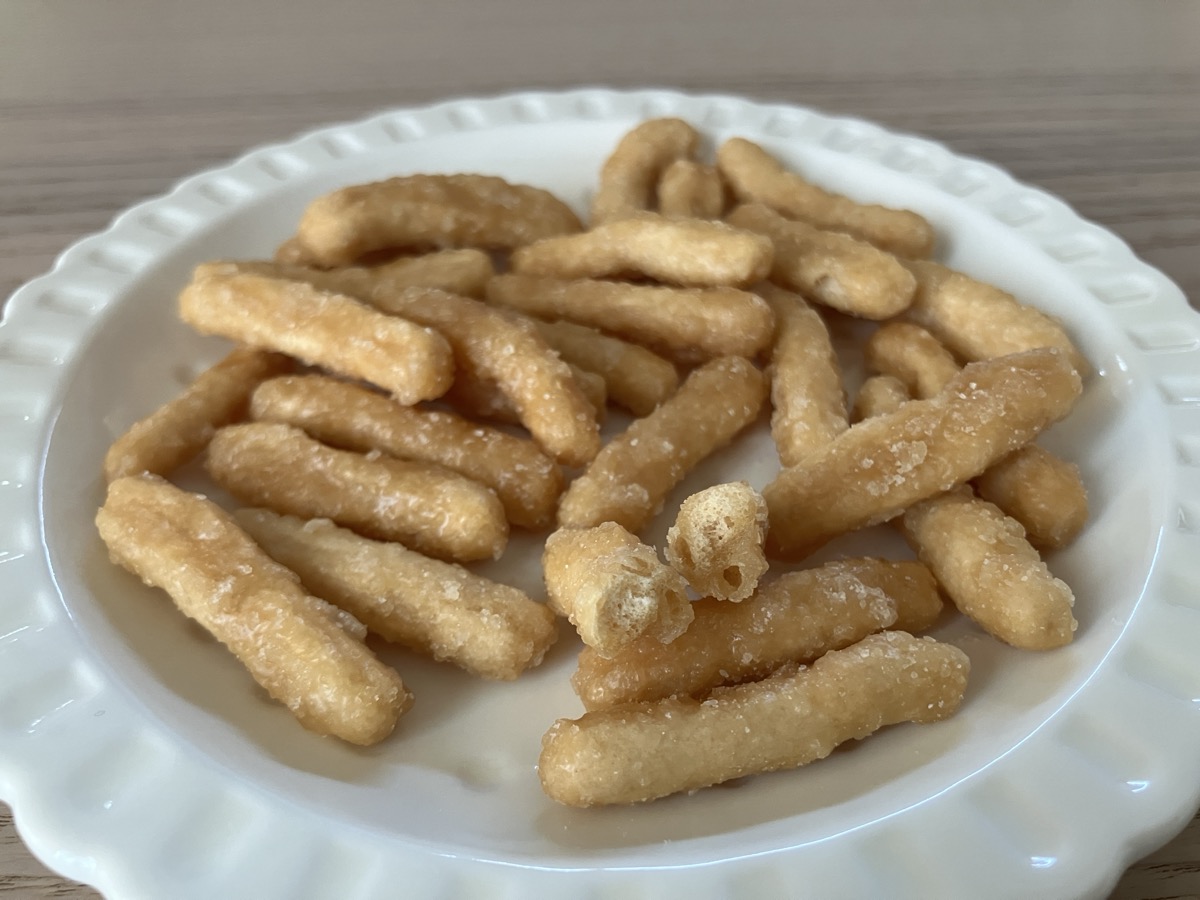 カルディ もへじ パイナップルかりんとう 断面の空洞が見える様子